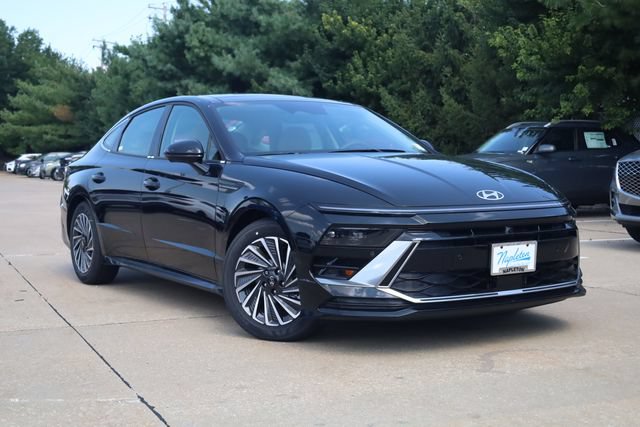 New 2026 Hyundai Sonata Limited FWD image 3