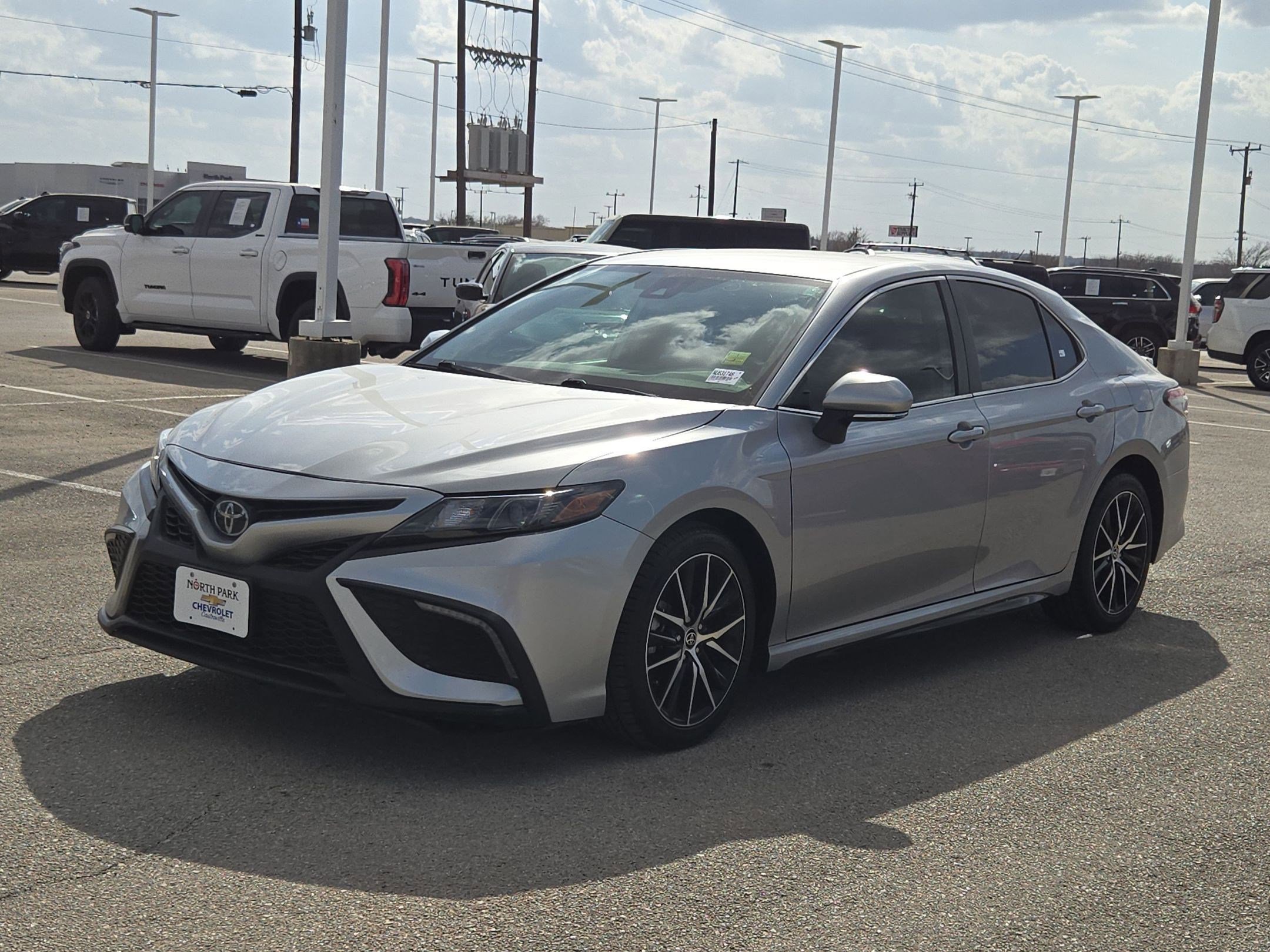 Used 2022 Toyota Camry SE image 7