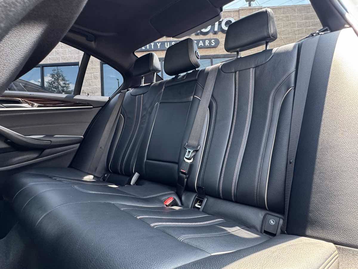 Used 2019 BMW 530i w/ Convenience Package RWD image 41