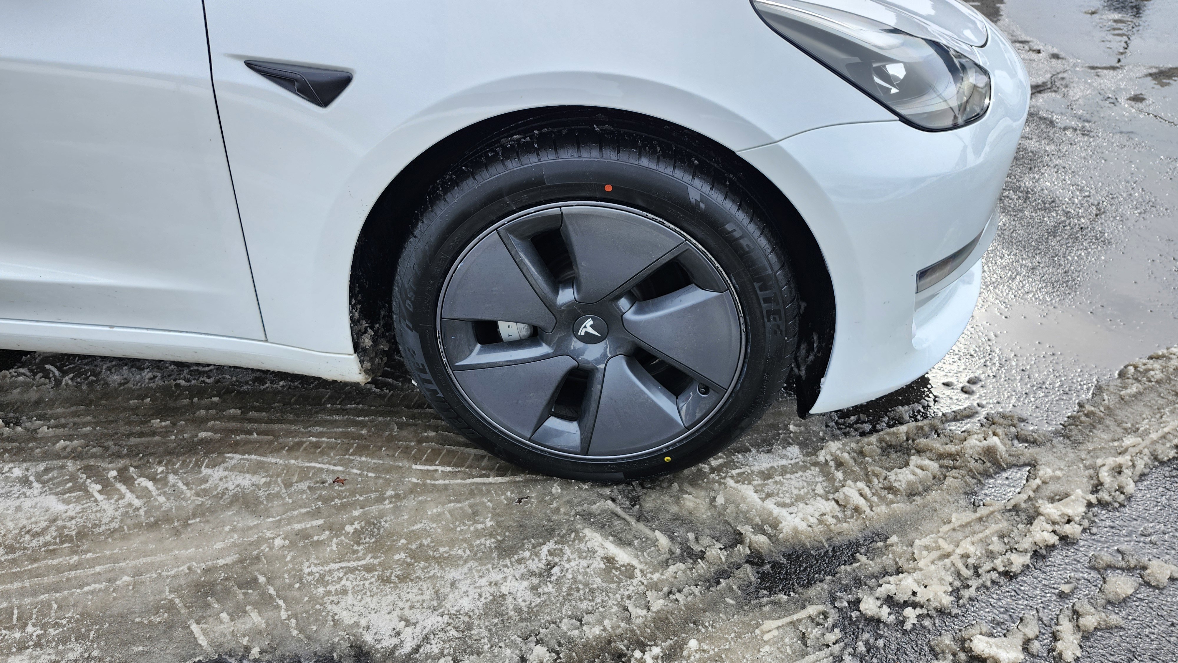 Used 2023 Tesla Model 3 Standard Range image 11