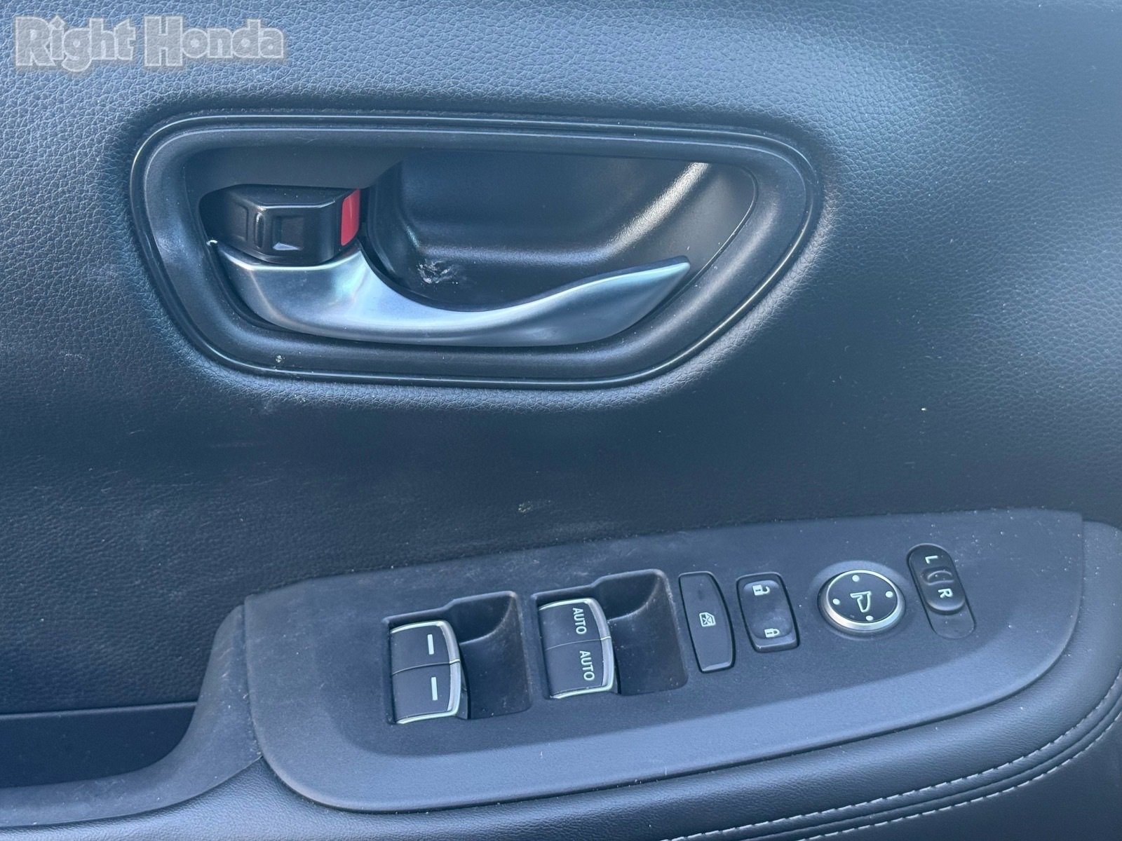 Used 2025 Honda HR-V EX-L image 10