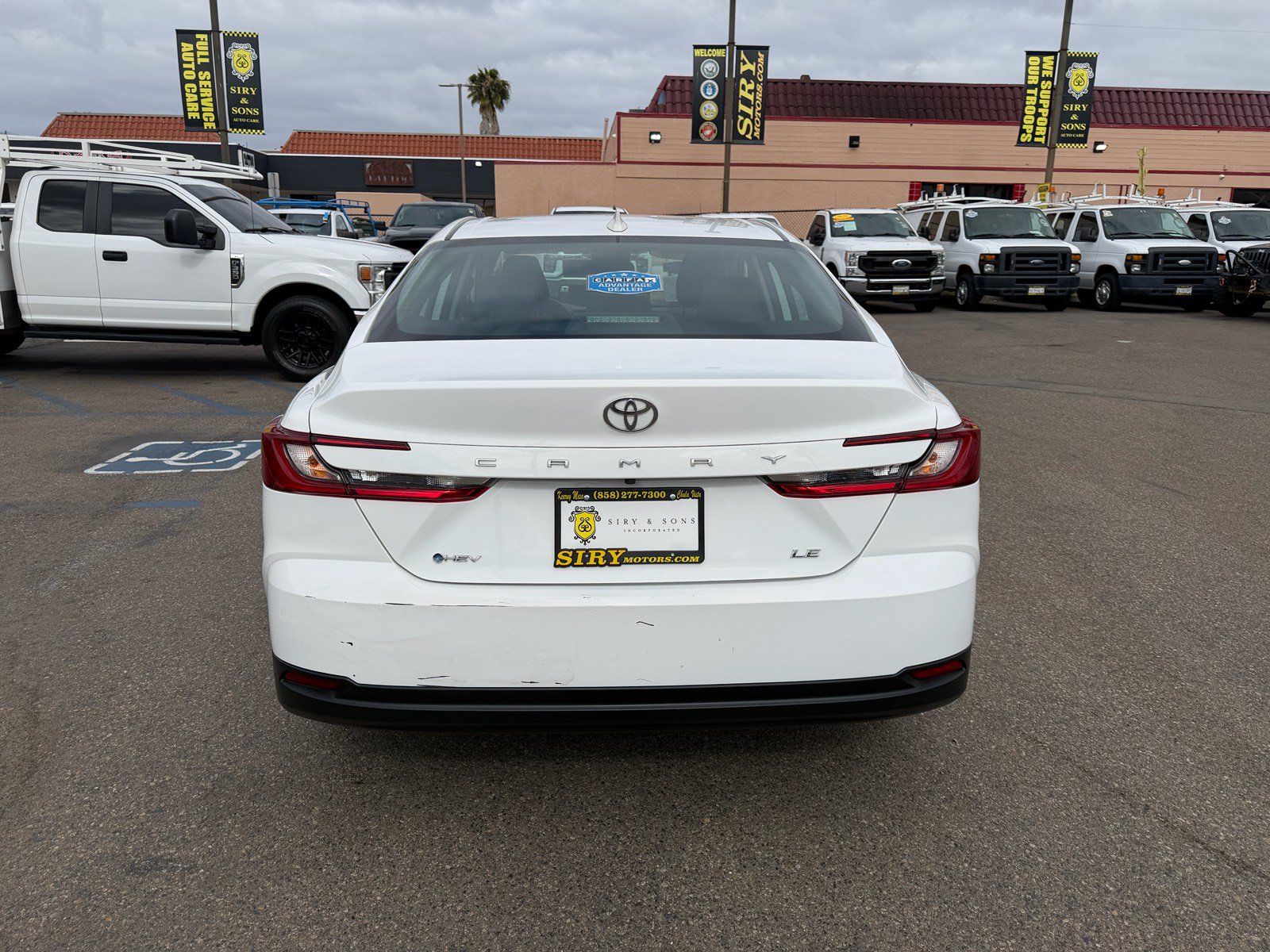 Used 2025 Toyota Camry LE FWD image 4