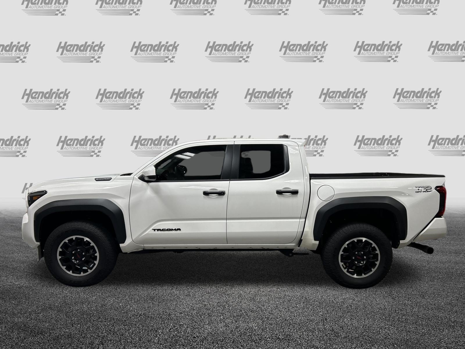 Certified 2025 Toyota Tacoma TRD Off-Road AWD/4WD image 7