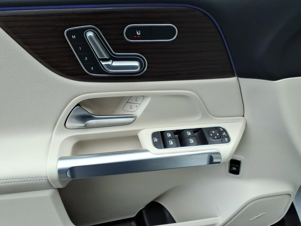 New 2026 Mercedes-Benz GLB 250 4MATIC image 12