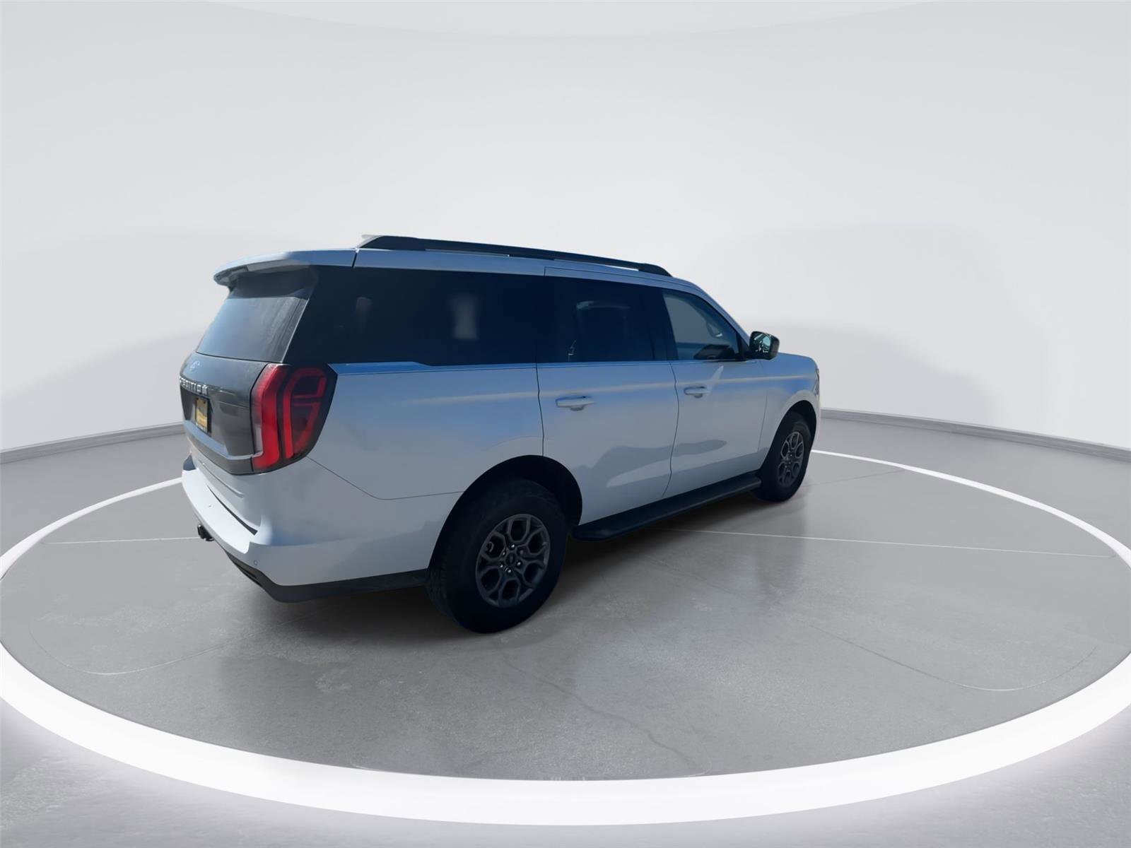 Certified 2025 Ford Expedition Active image 8