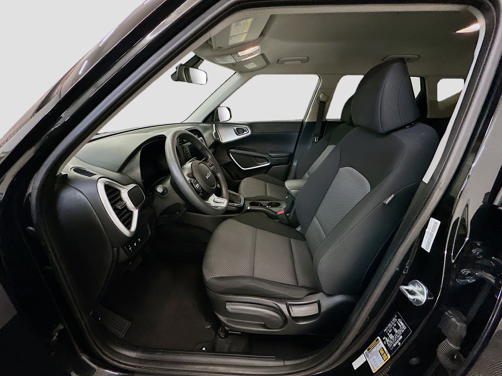 Used 2025 Kia Soul LX w/ LX Technology Package FWD image 13