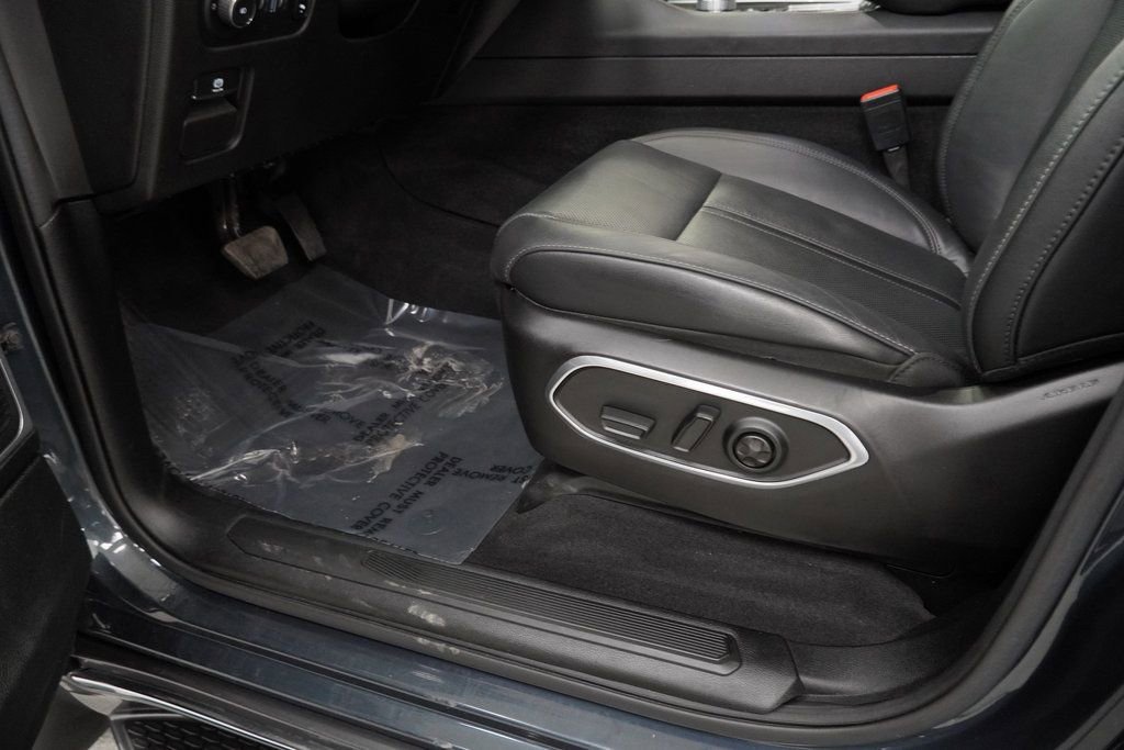 Certified 2022 Jeep Wagoneer Series III w/ Flexible Seating Group image 38