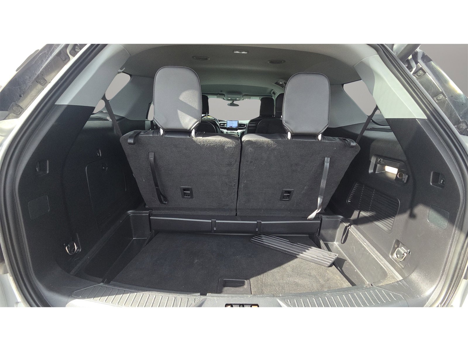 Used 2020 Ford Explorer XLT w/ Equipment Group 202A image 16