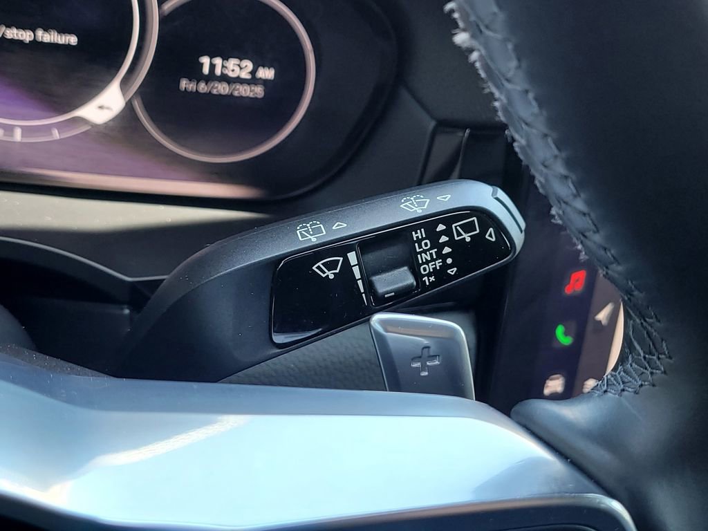 Used 2022 Porsche Cayenne w/ Premium Package image 23