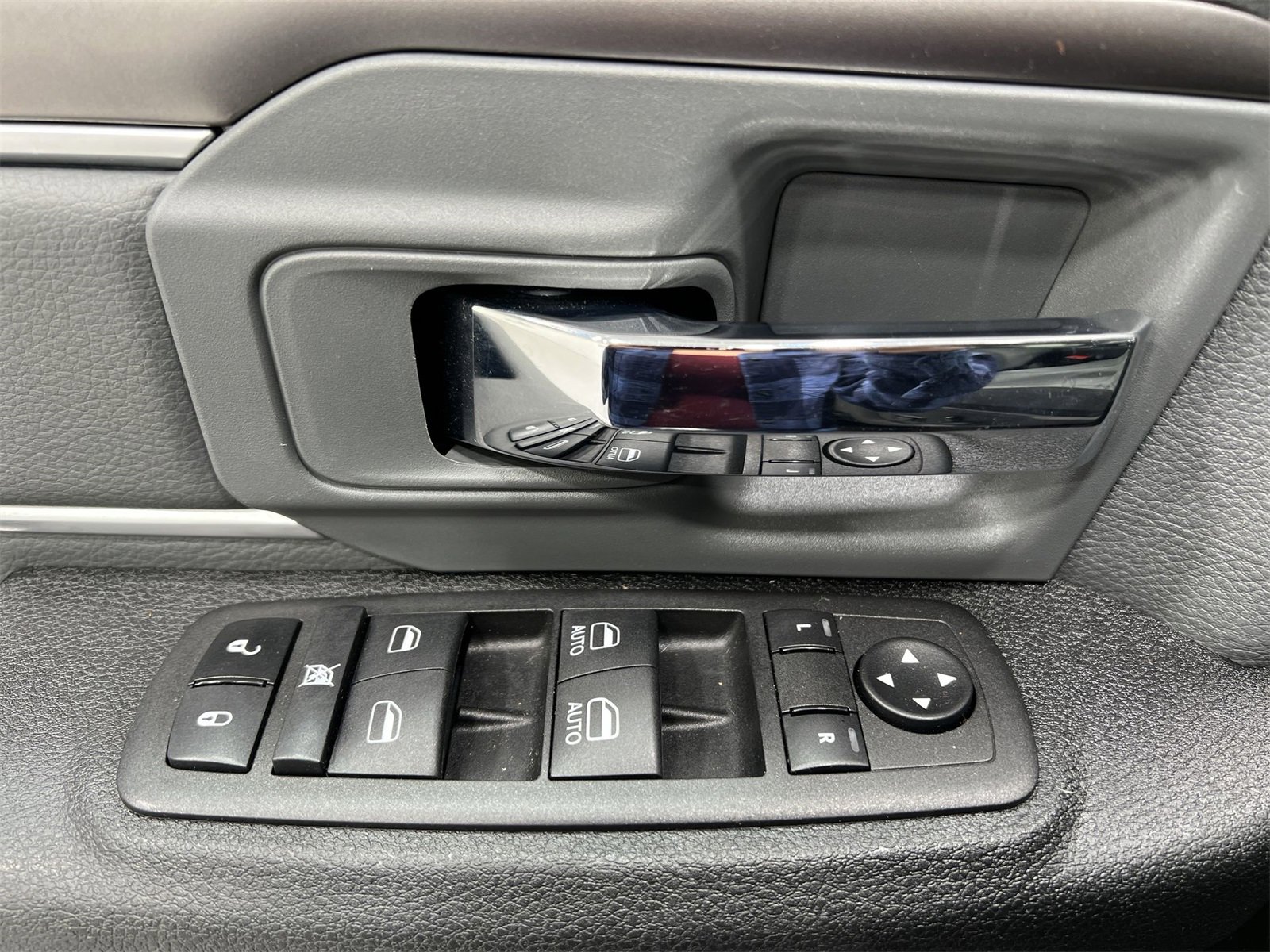 Used 2023 RAM 1500 Classic SLT image 13