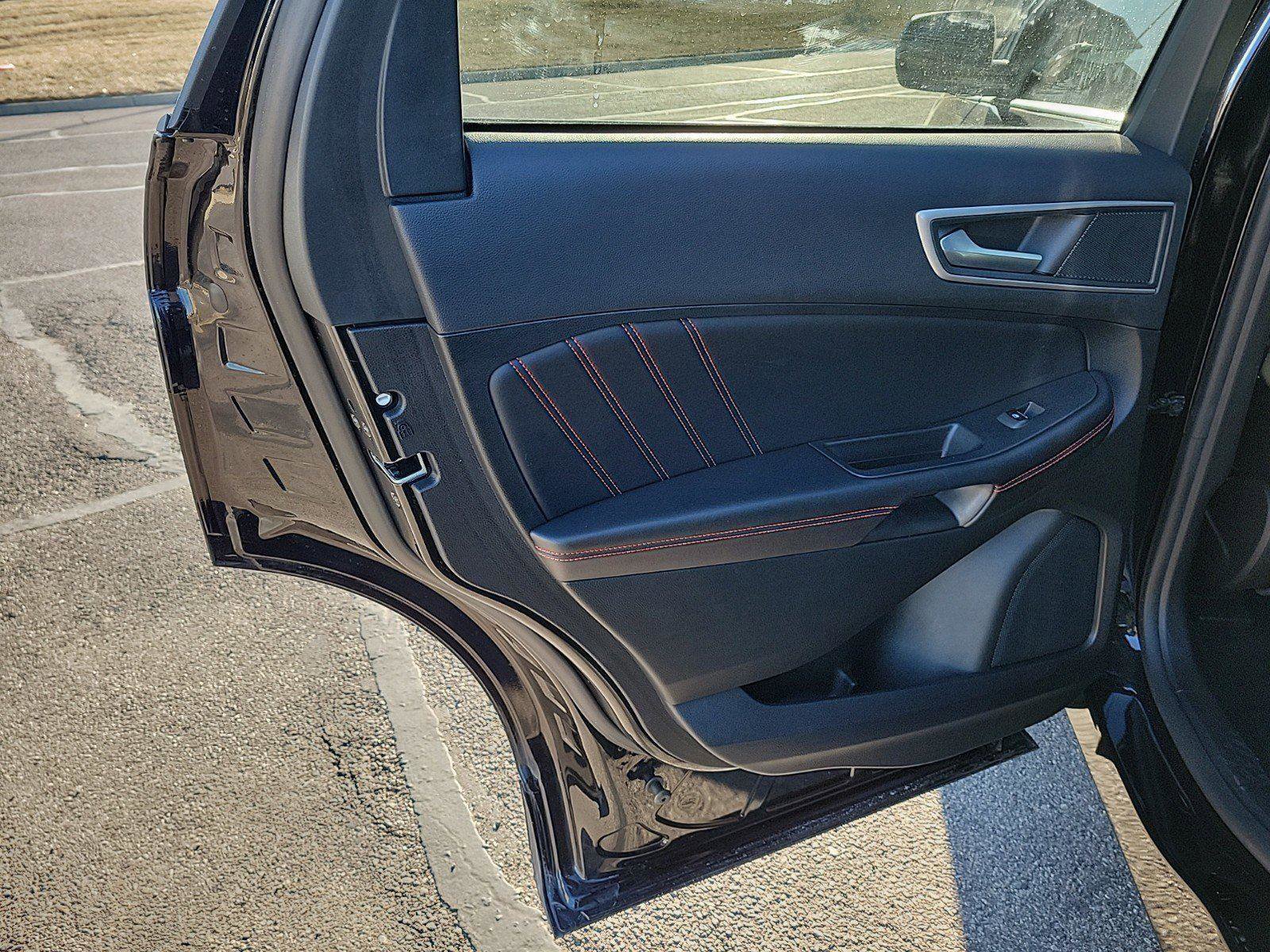 Used 2024 Ford Edge ST-Line image 13