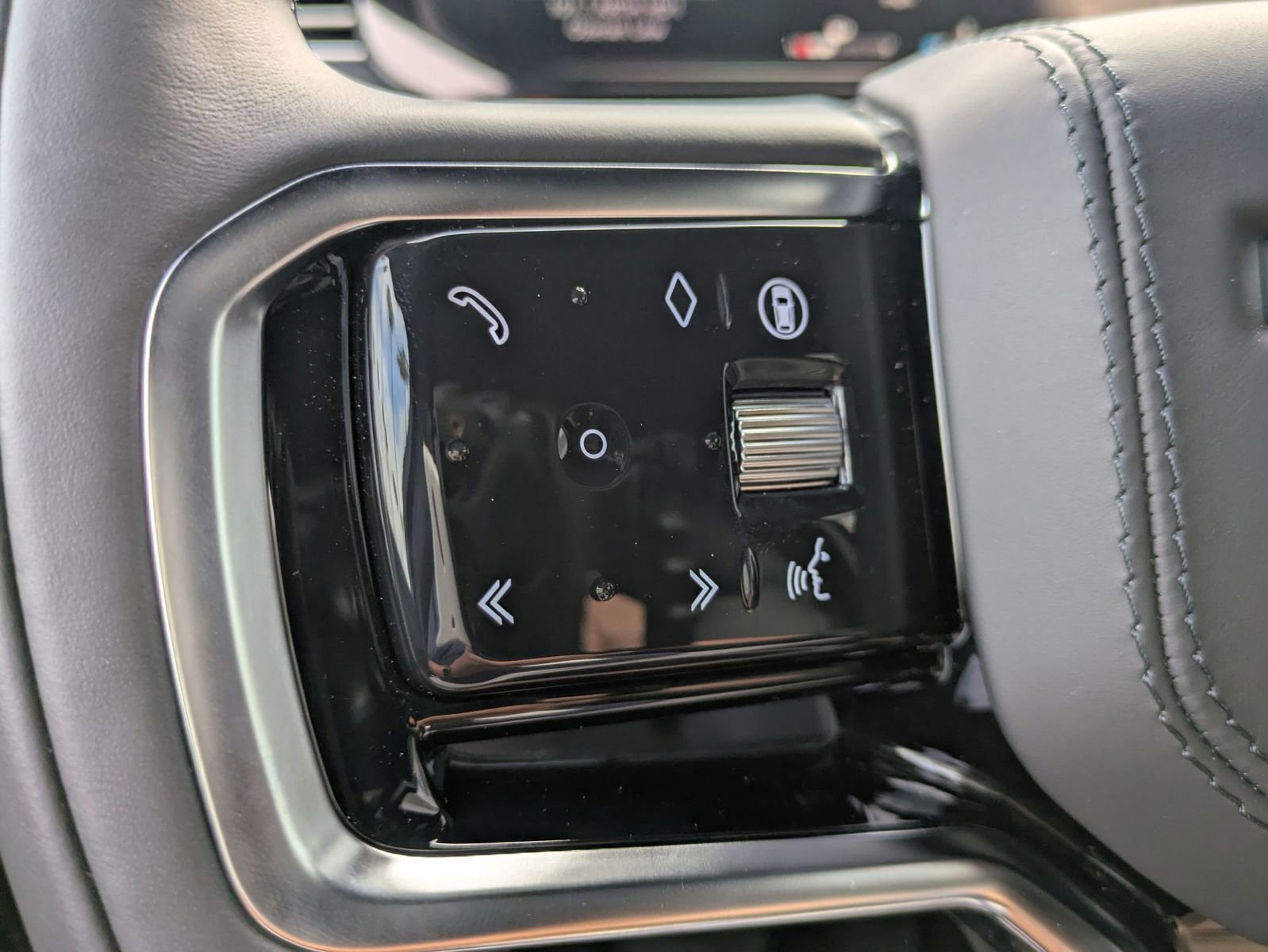 New 2026 Land Rover Range Rover Sport SE AWD/4WD image 18
