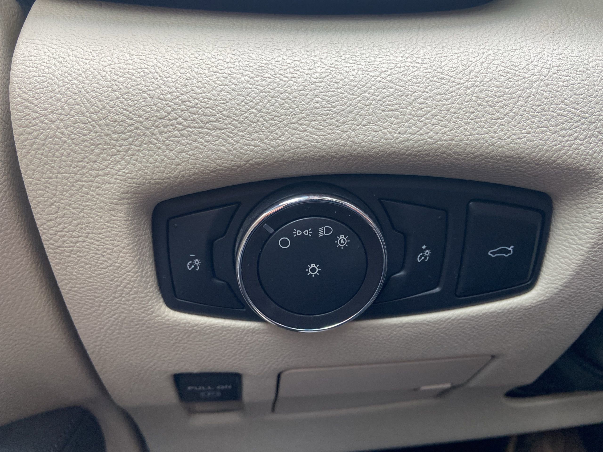 Used 2017 Lincoln Continental Select w/ Continental Climate Package image 33