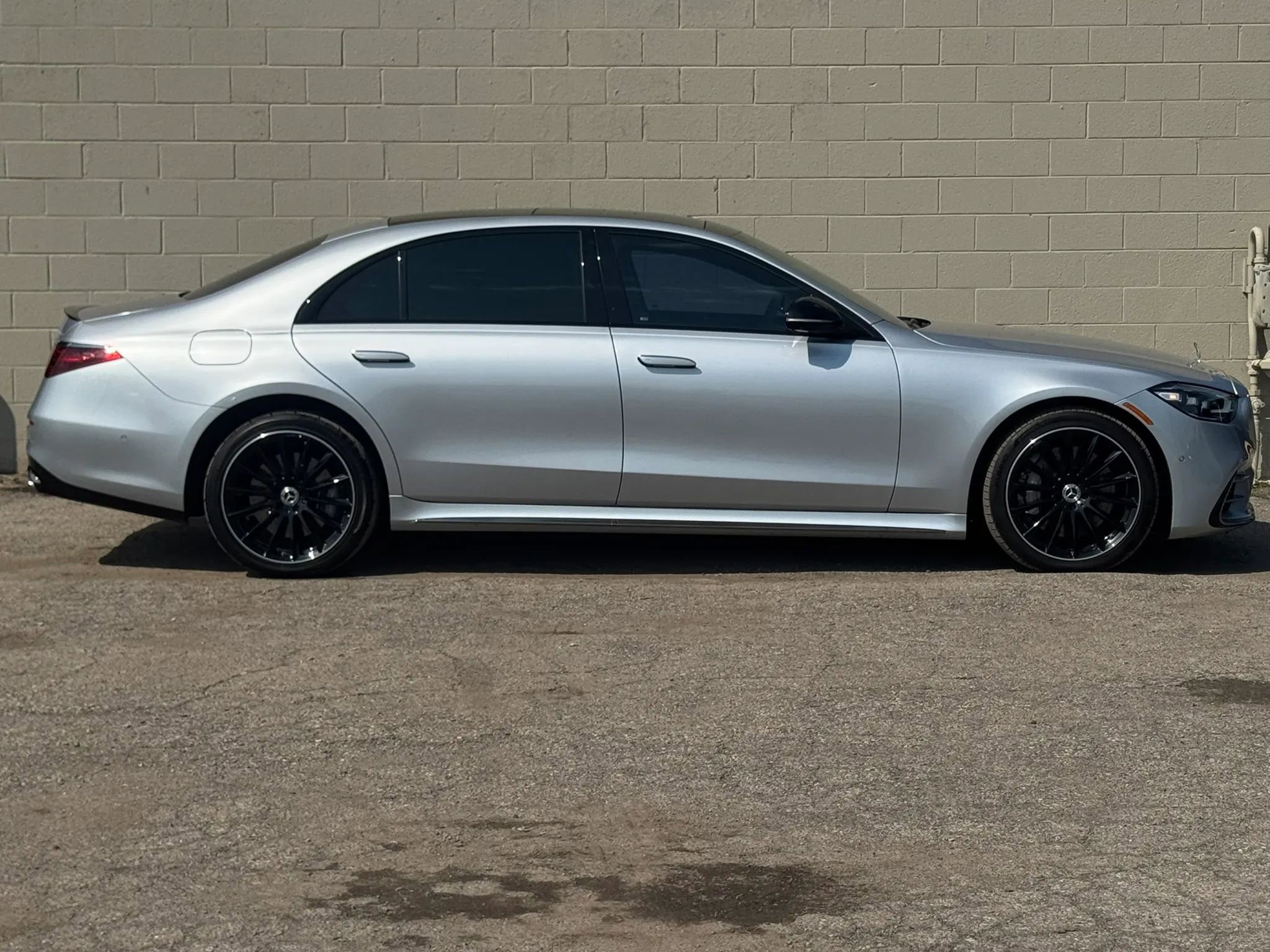 Used 2023 Mercedes-Benz S 580e 4MATIC Sedan w/ AMG Line image 9