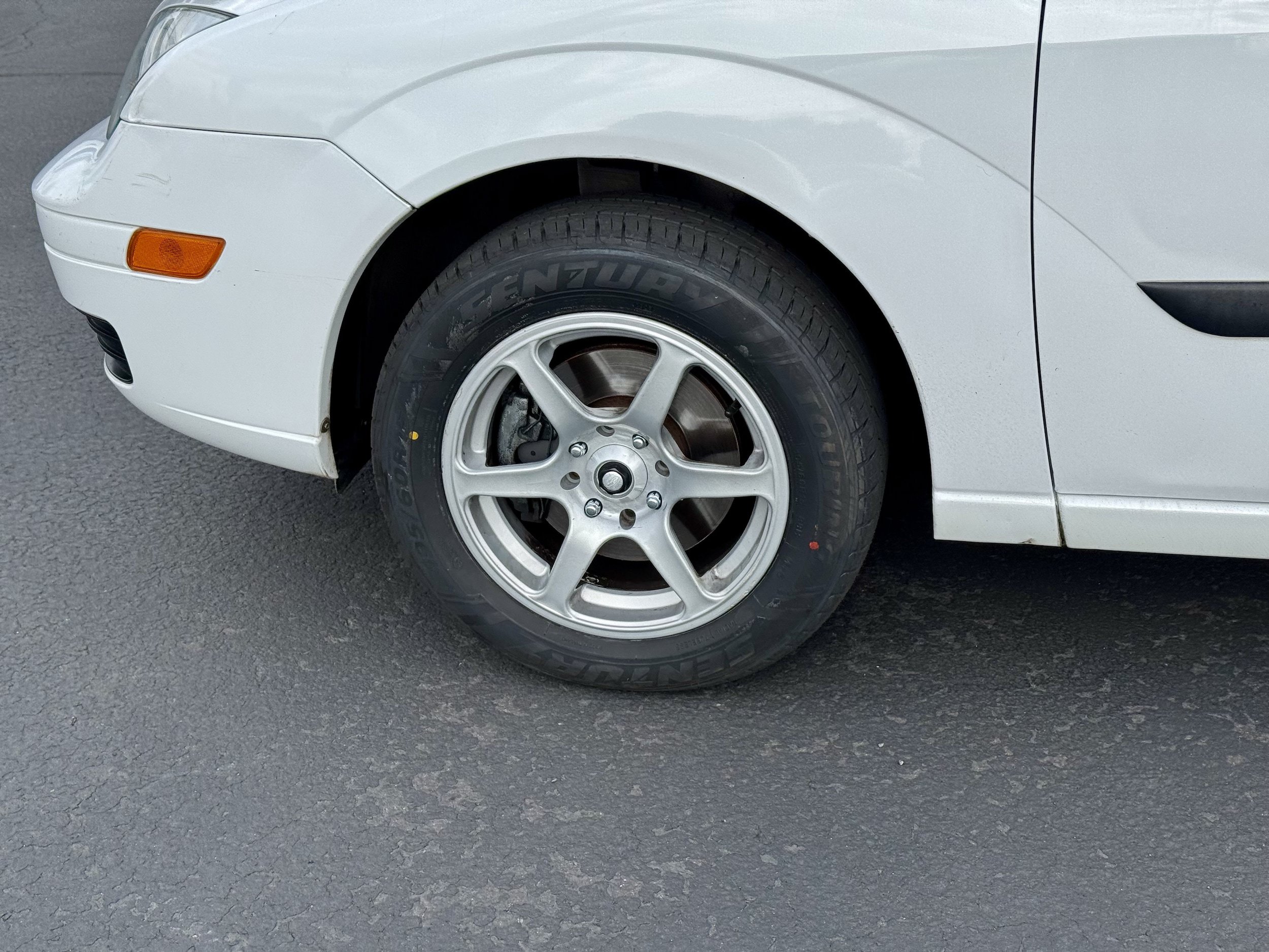 Used 2005 Ford Focus ZX4 Sedan FWD image 7