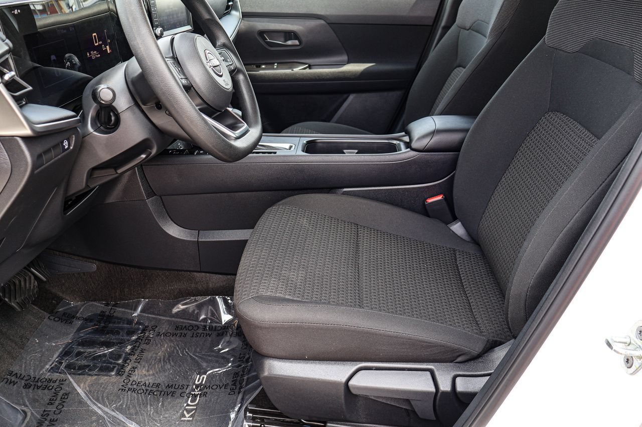 Used 2025 Nissan Kicks S FWD image 13