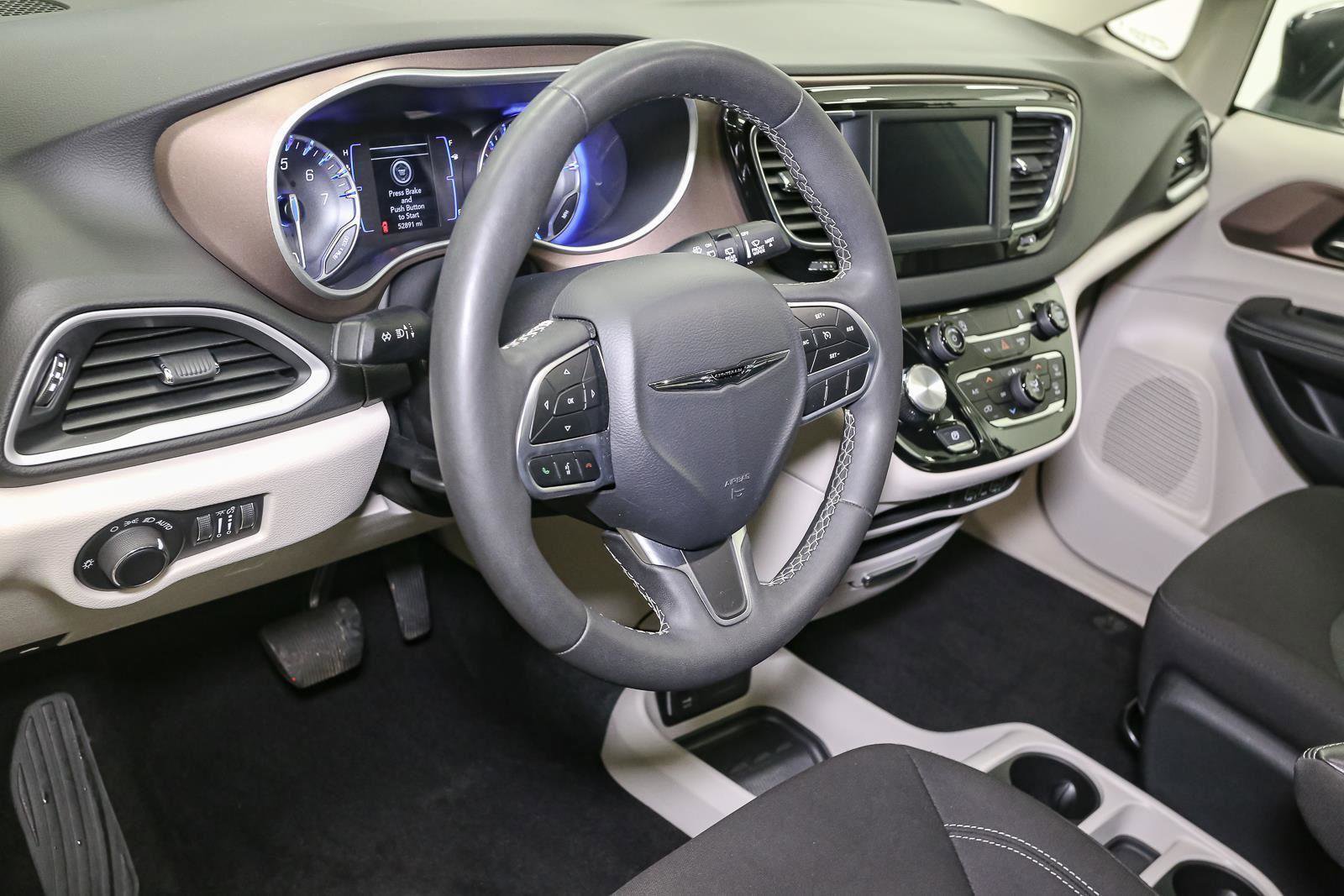 Used 2024 Chrysler Voyager LX image 22