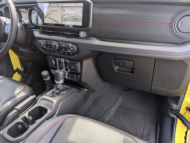 Used 2024 Jeep Gladiator Rubicon w/ Technology Group AWD/4WD image 21