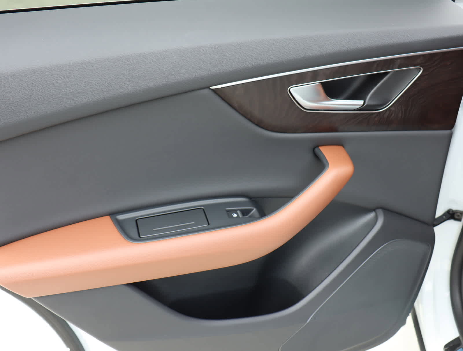 Used 2023 Audi Q8 Premium w/ Convenience Package image 41