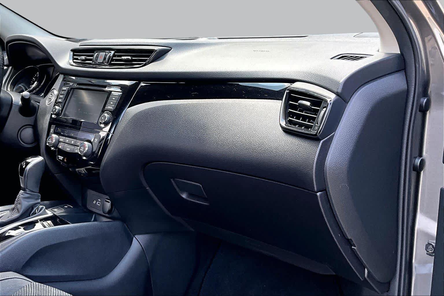 Used 2021 Nissan Rogue Sport SV w/ Technology Package FWD image 18