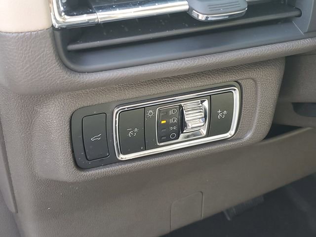 Certified 2024 Lincoln Corsair AWD image 13