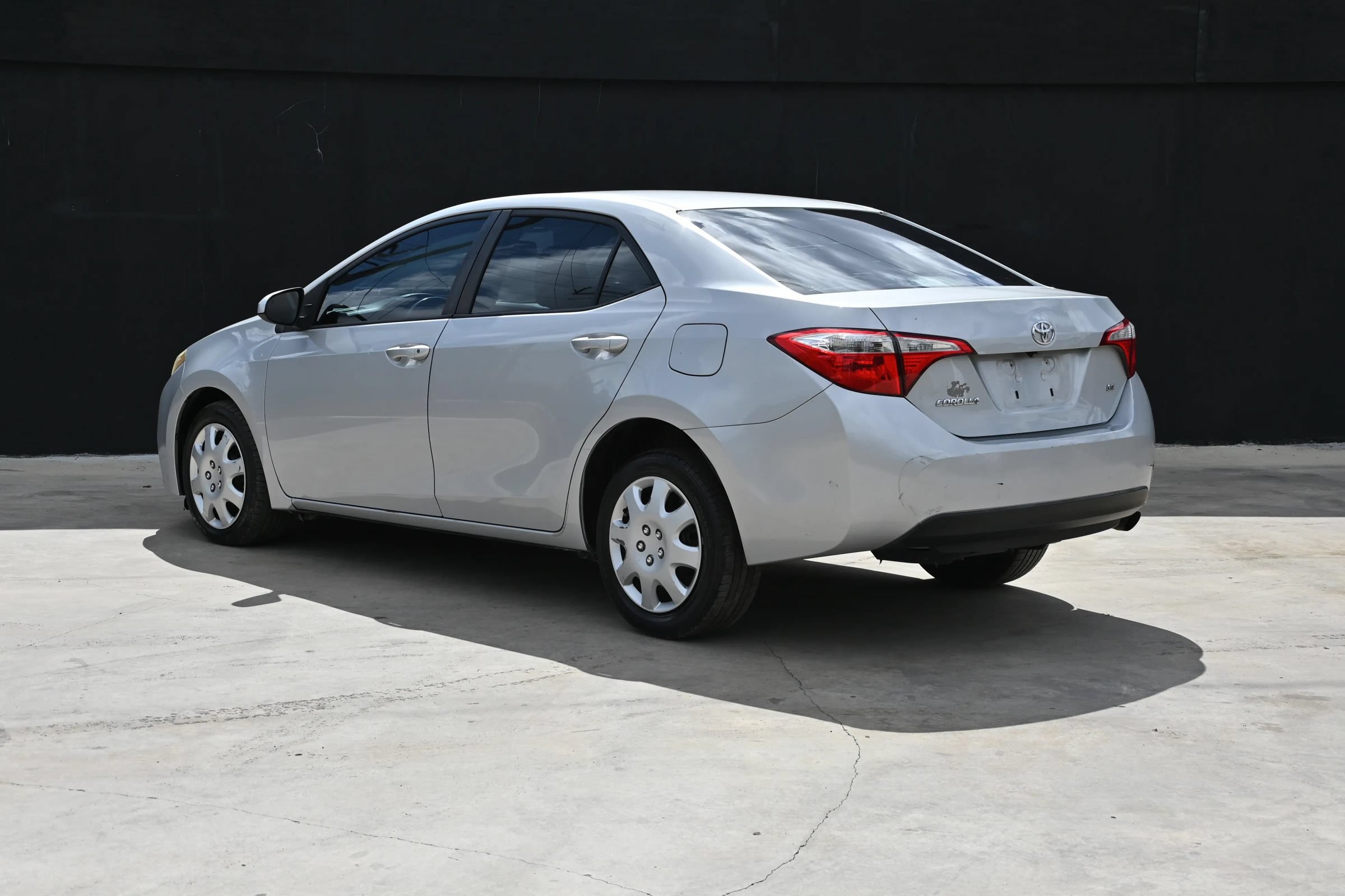 Used 2015 Toyota Corolla LE FWD image 4