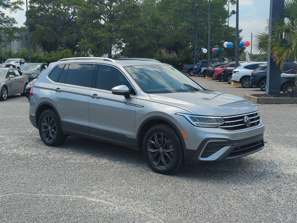 Certified 2023 Volkswagen Tiguan SE w/ Panoramic Sunroof Package FWD image 9