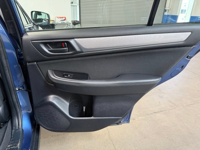 Used 2019 Subaru Outback 2.5i AWD/4WD image 13
