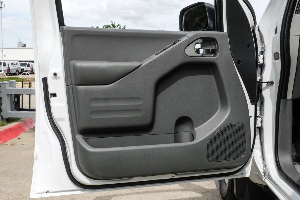 Used 2018 Nissan Frontier SV RWD image 38
