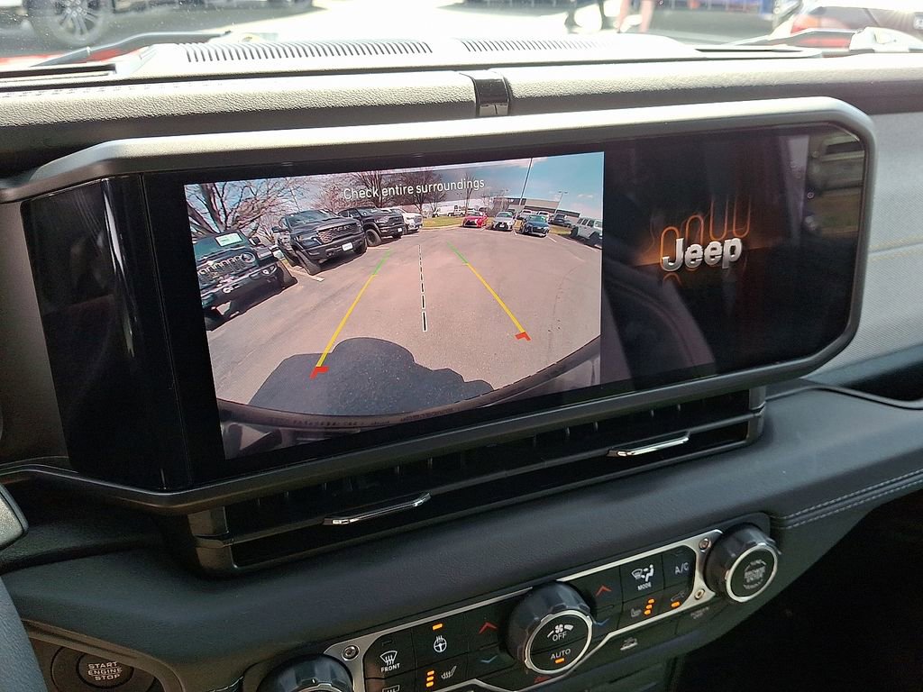 Used 2025 Jeep Wrangler Unlimited Sahara image 17