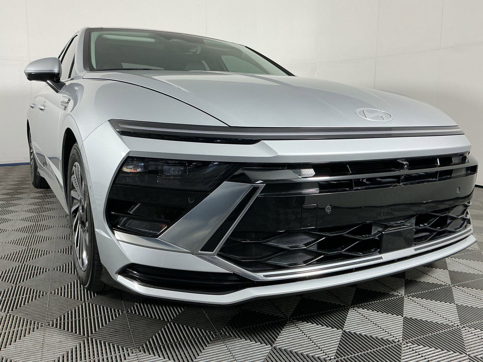 Used 2024 Hyundai Sonata Limited image 3