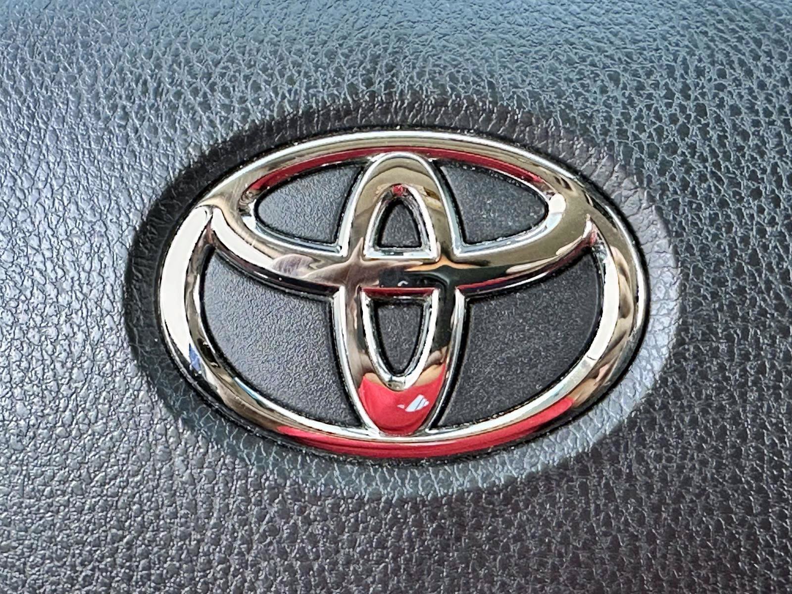 Certified 2023 Toyota Venza LE AWD/4WD image 21