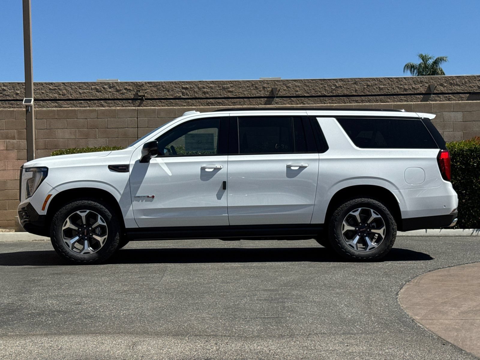 New 2026 GMC Yukon XL AT4 Ultimate AWD/4WD image 7