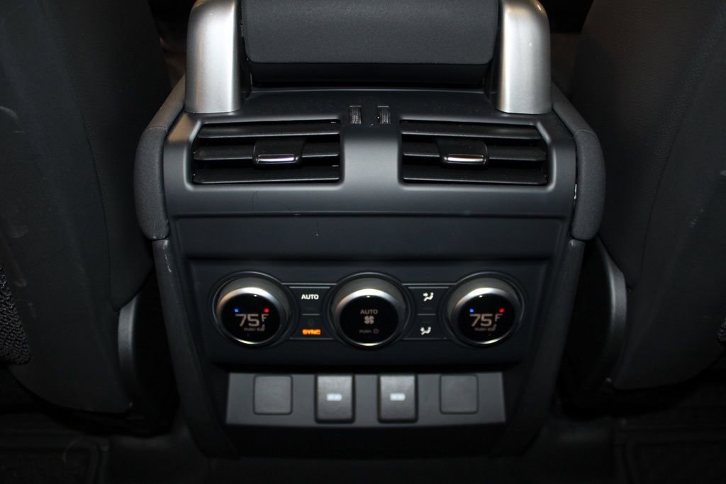 Used 2023 Land Rover Defender 130 SE image 37