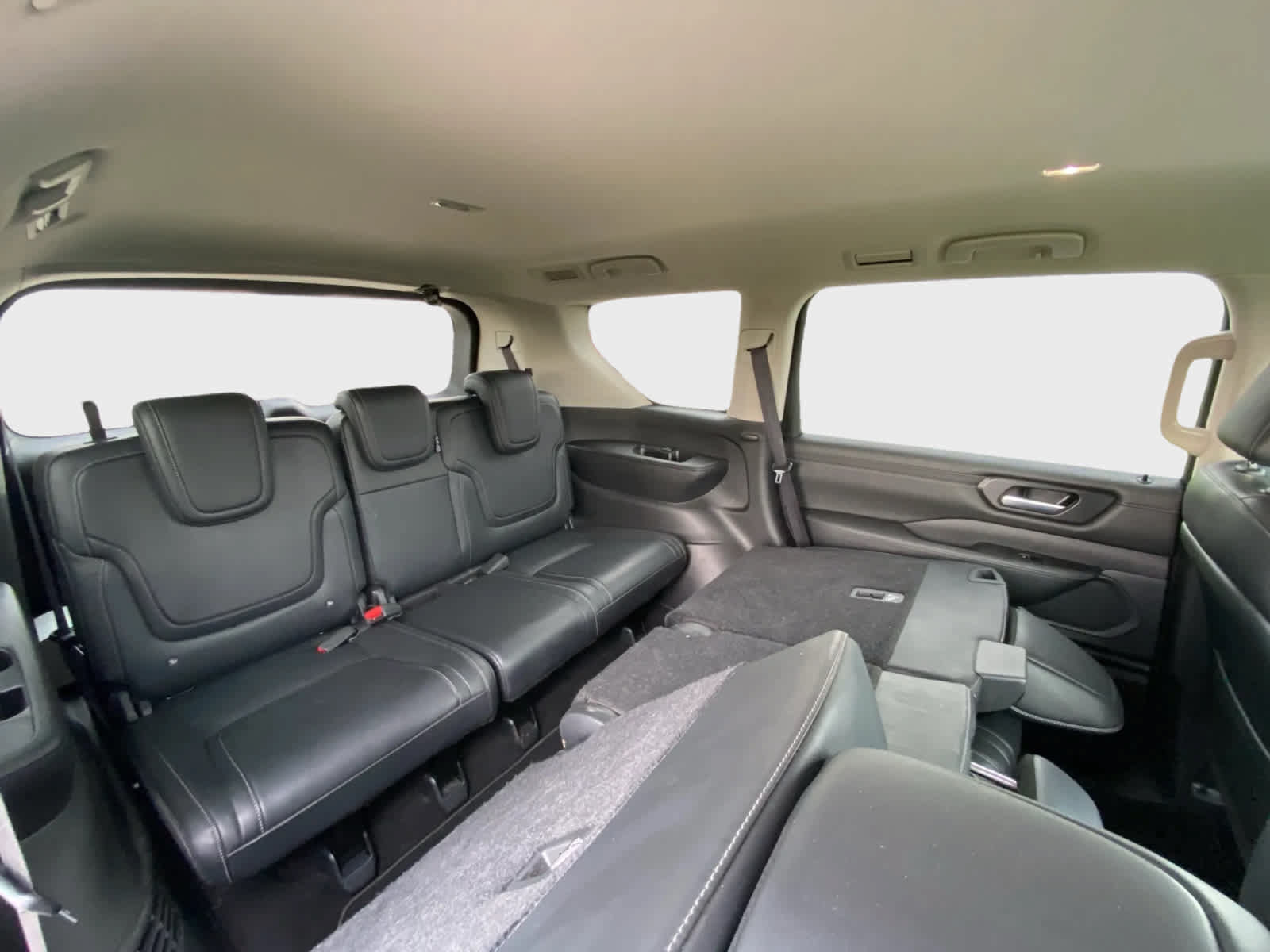 Used 2025 Nissan Armada SV AWD/4WD image 14