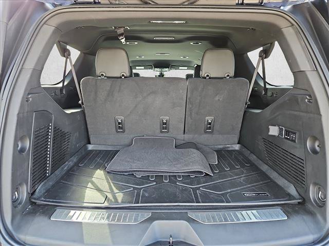 Used 2022 Chevrolet Suburban Premier RWD image 6