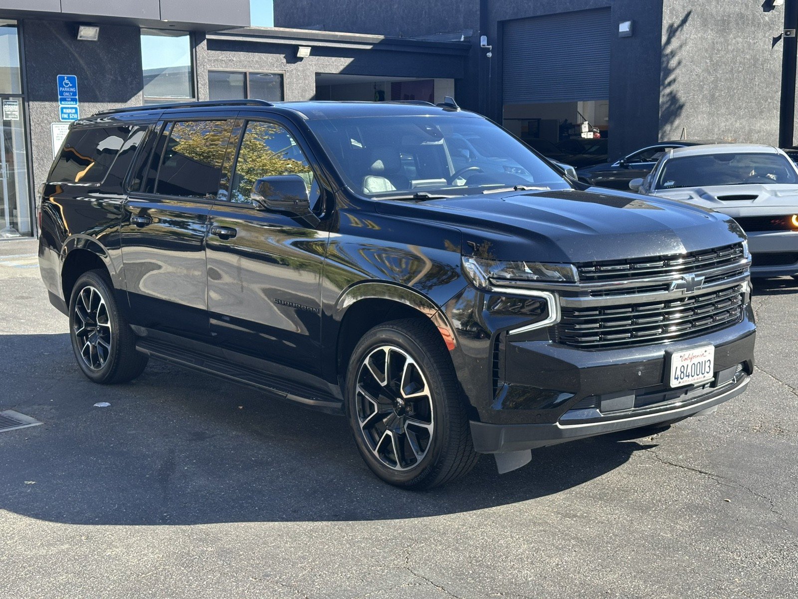 Used 2022 Chevrolet Suburban RST w/ Luxury Package AWD/4WD image 7