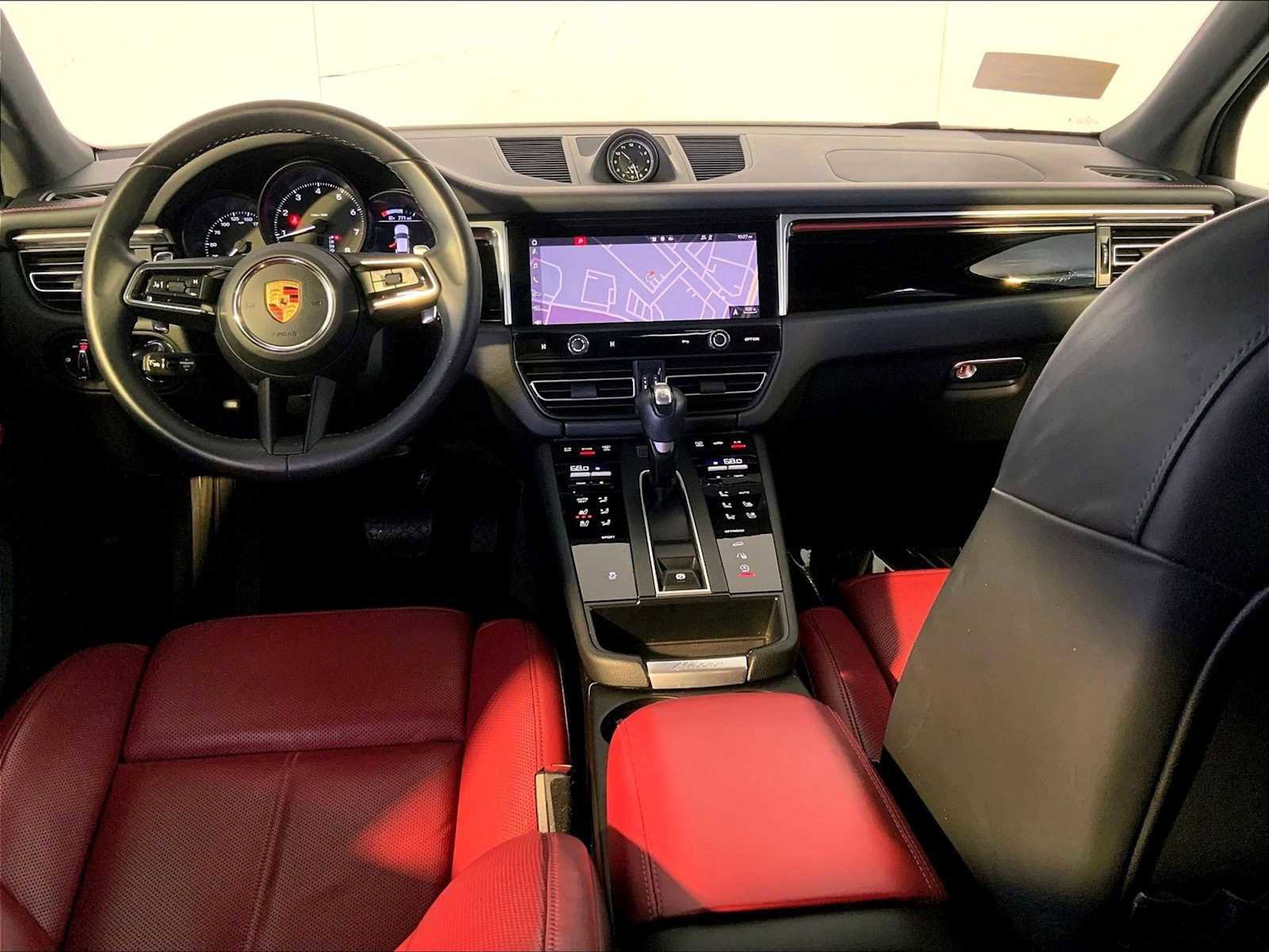 Certified 2023 Porsche Macan image 14