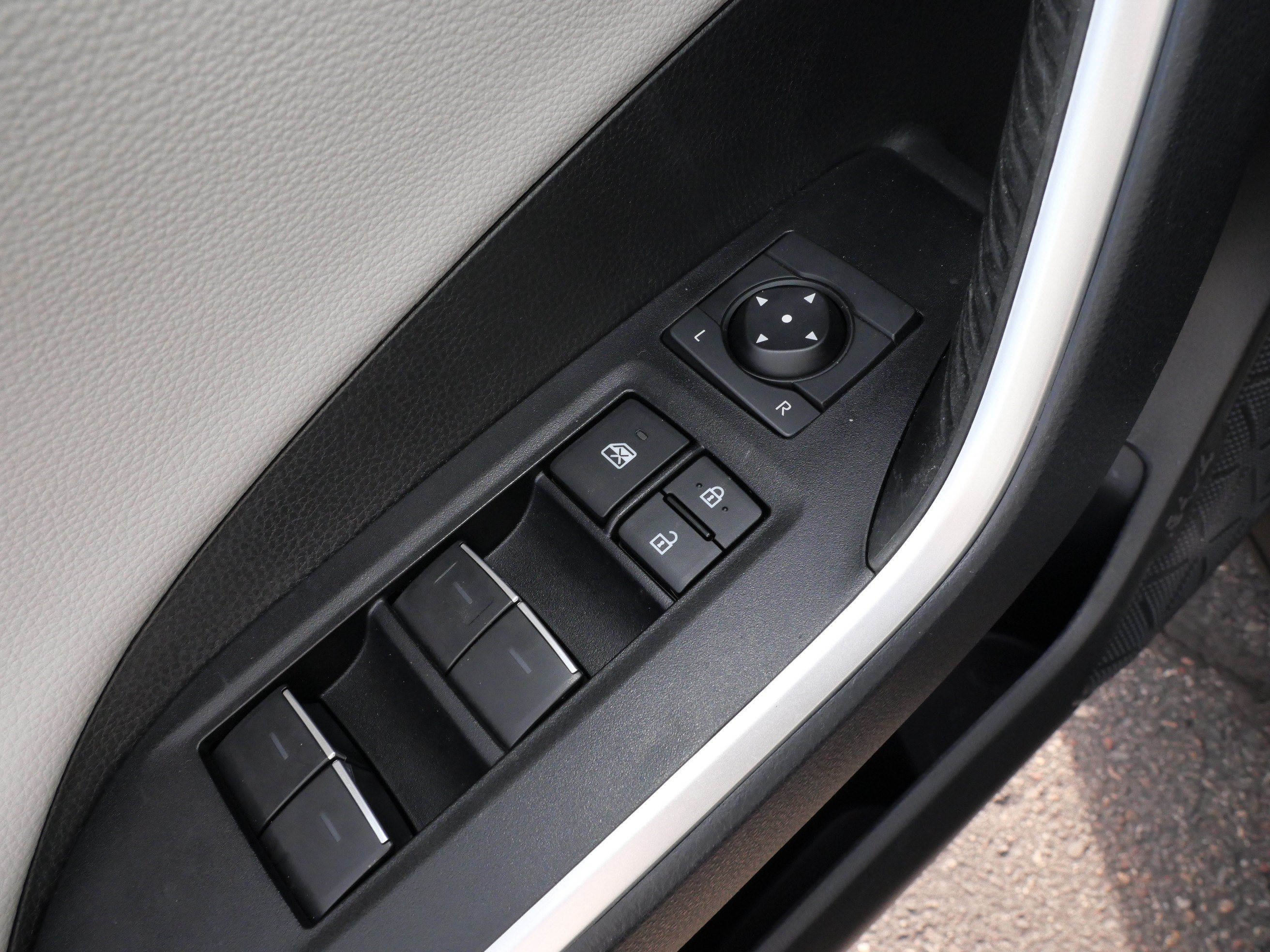Certified 2025 Toyota RAV4 Limited AWD/4WD image 19