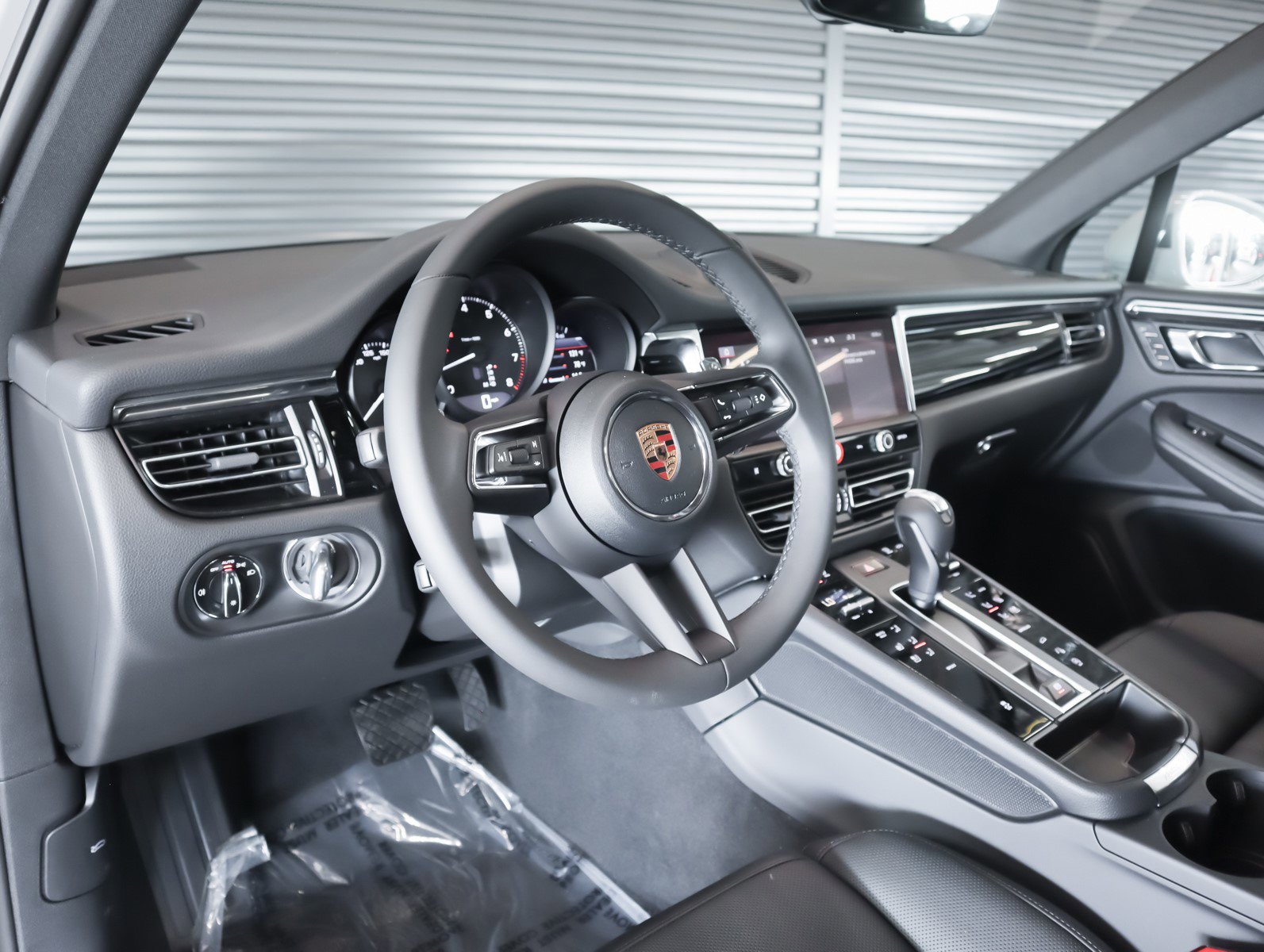 New 2026 Porsche Macan image 4