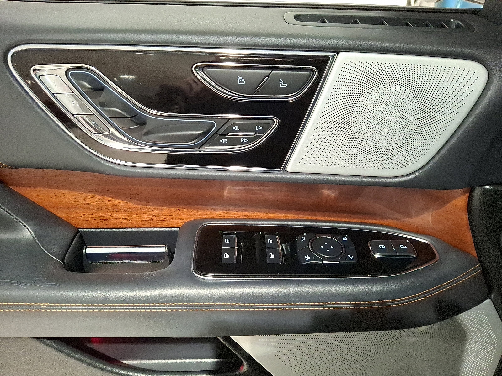 Used 2023 Lincoln Navigator L Black Label AWD/4WD image 11