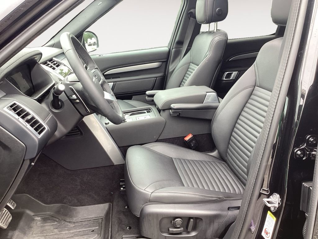 Used 2024 Land Rover Discovery Dynamic SE image 14