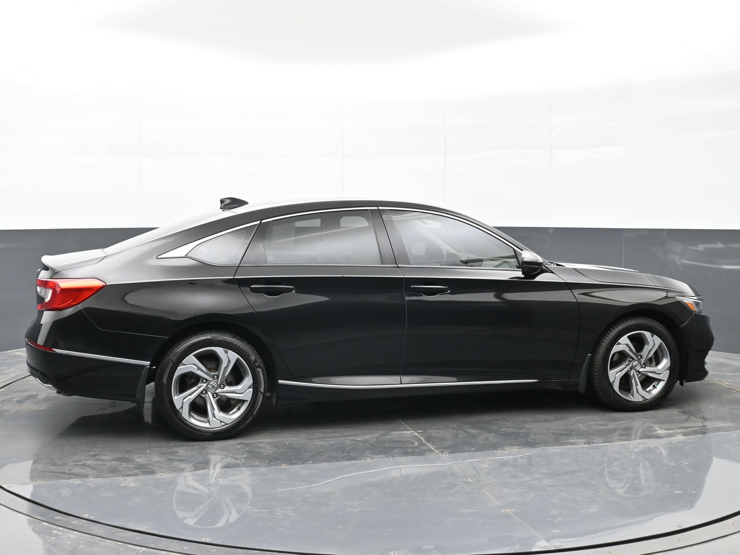 Used 2018 Honda Accord EX-L image 5