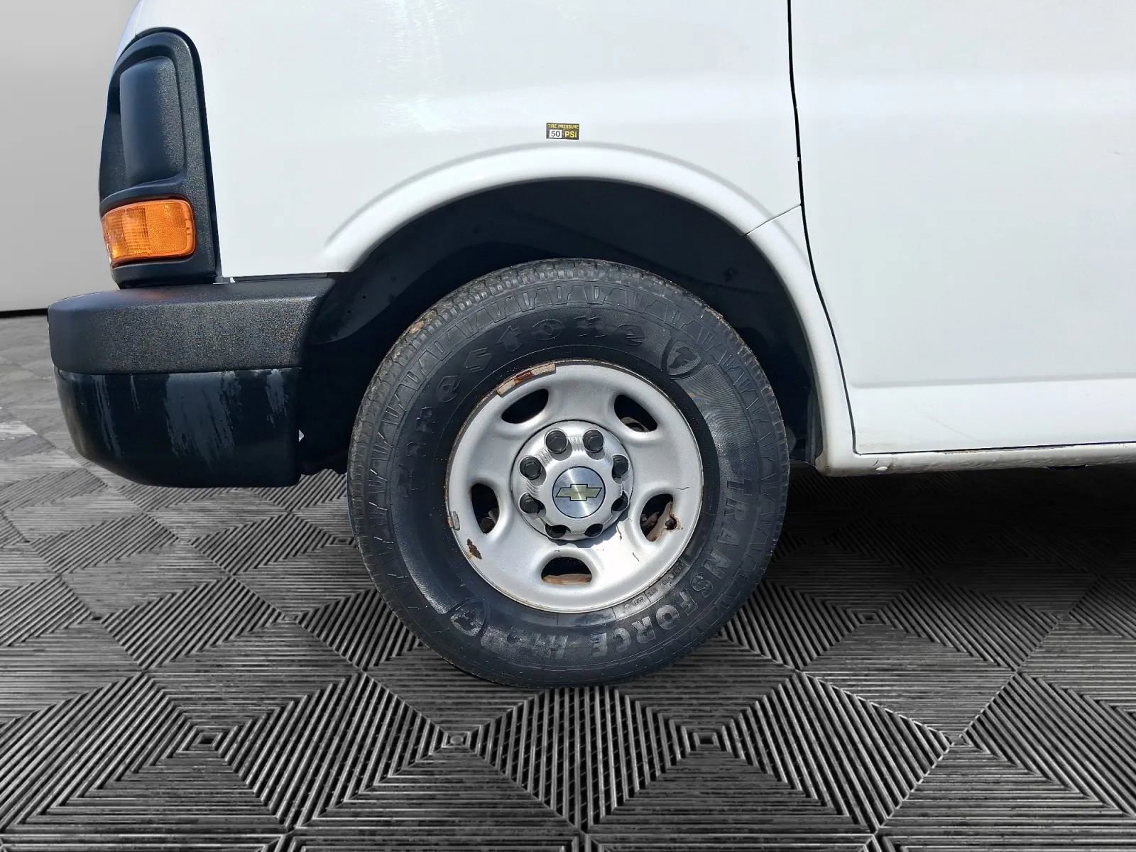 Used 2013 Chevrolet Express 2500 Van 3D image 16