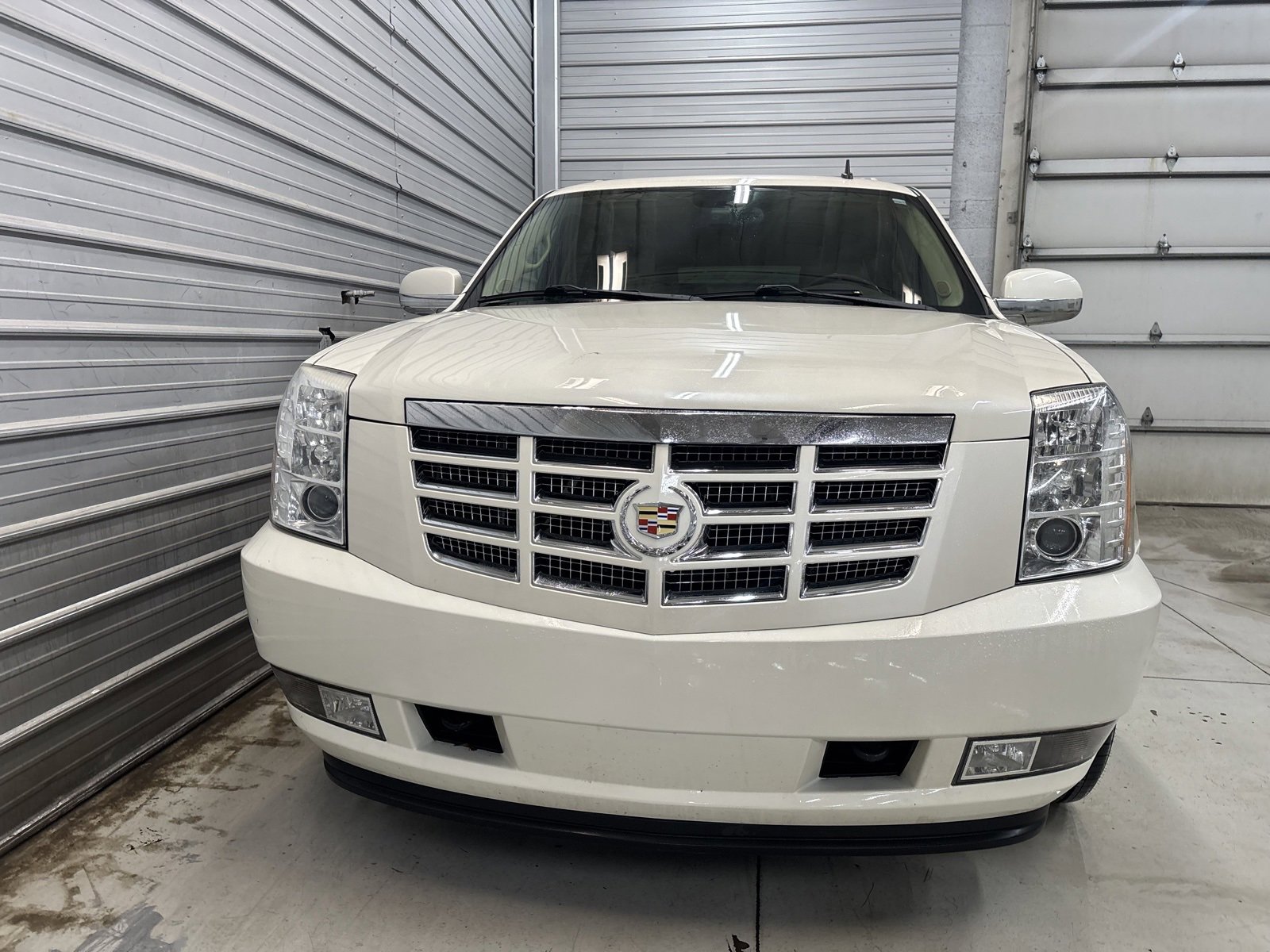 Used 2011 Cadillac Escalade ESV Premium image 2