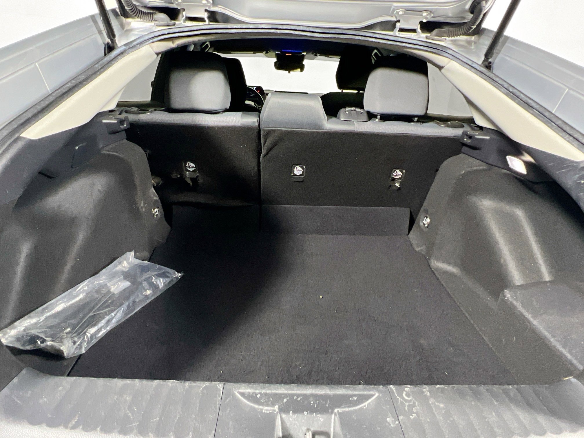 Used 2023 Toyota Prius LE FWD image 33