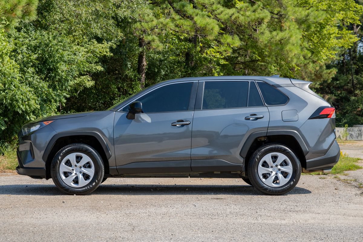 Used 2022 Toyota RAV4 LE FWD image 9
