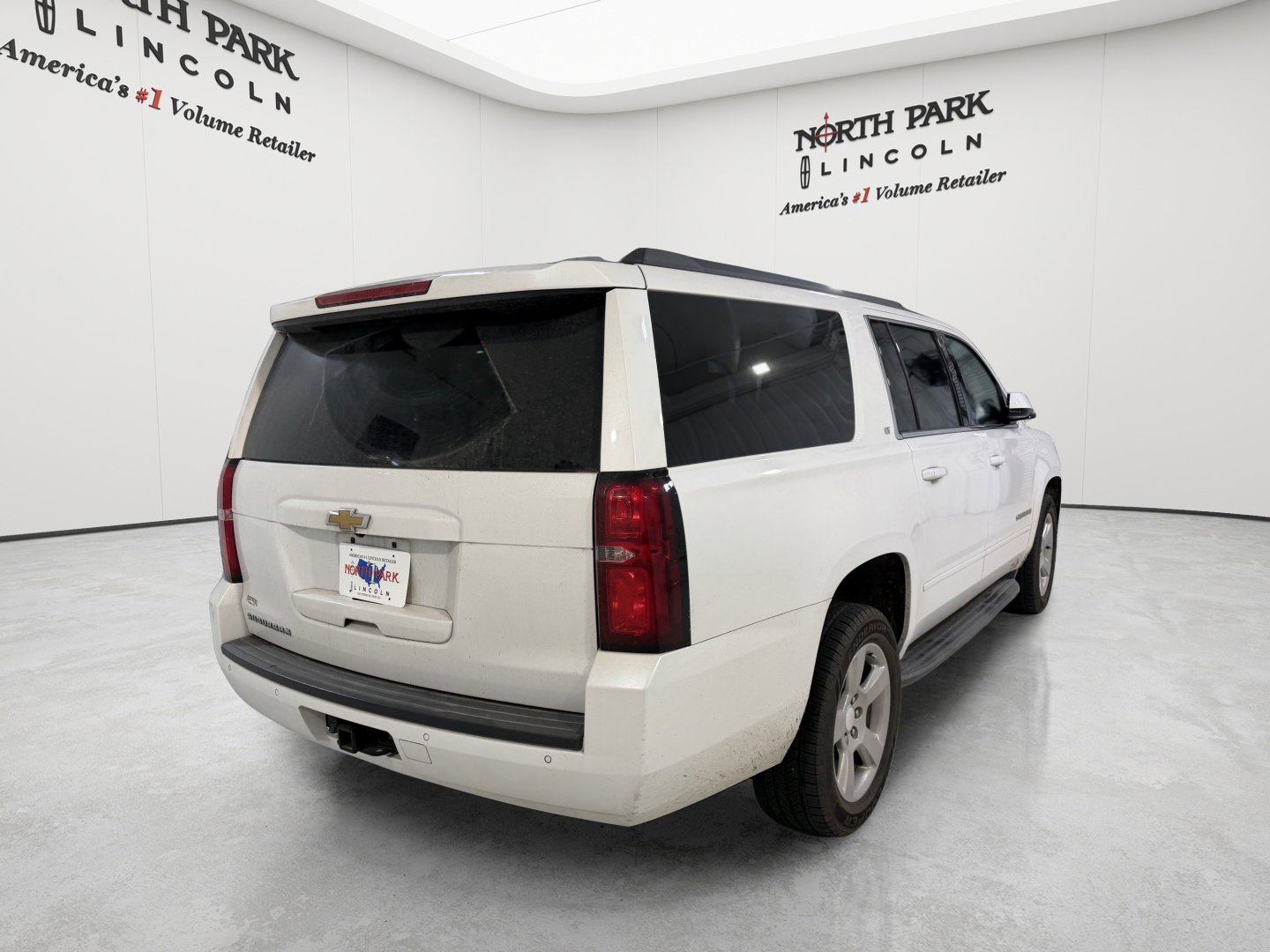 Used 2018 Chevrolet Suburban LT RWD image 5