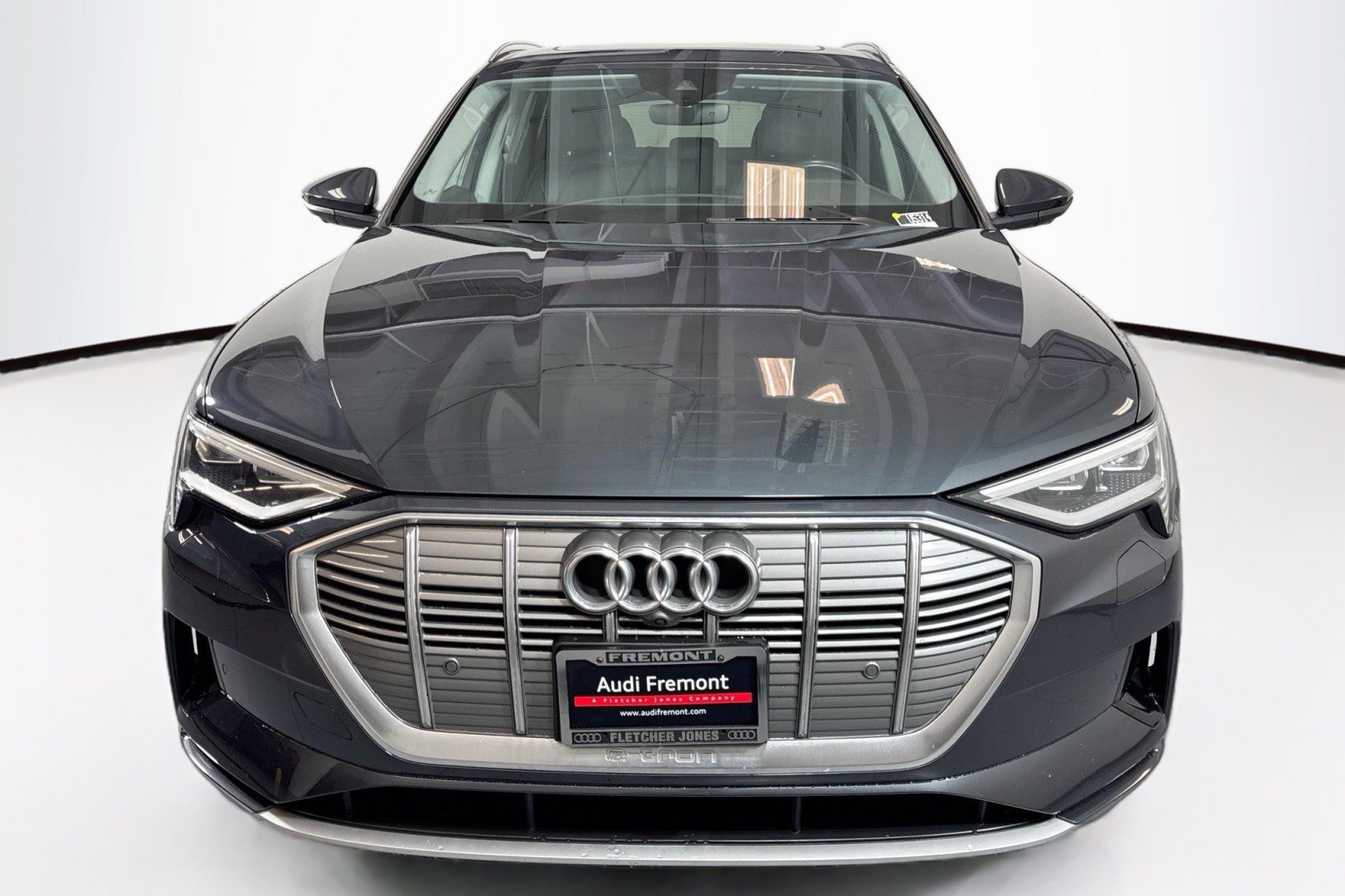 Used 2019 Audi e-tron Premium Plus w/ Cold Weather Package image 2
