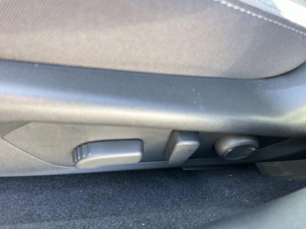 Used 2025 Subaru Crosstrek 2.0i Premium image 27